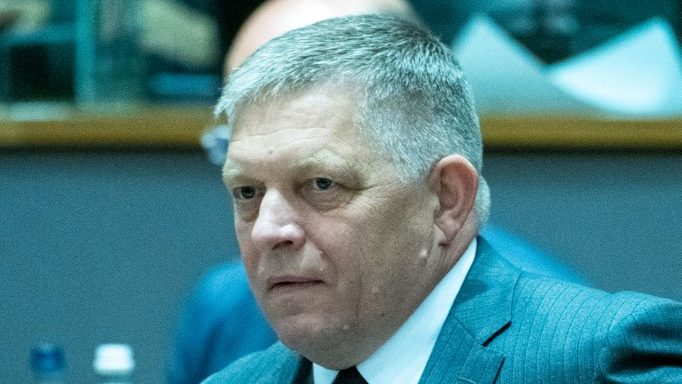 Fico hiába nem akar beszállni a magyar kampányba, Magyar Péter a választásokig visszavonatná vele a Benes-dekrétumokat és az új szlovák törvényt is