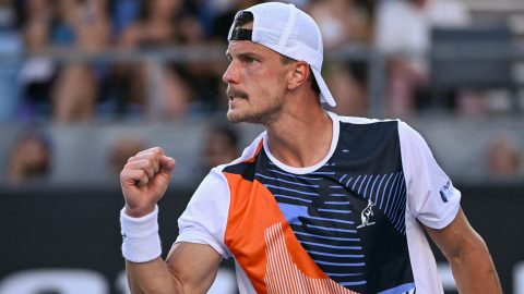 Fucsovics Márton ünnepel egy győztes labdamenetet az Australian Openen.