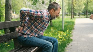 derékfájás, betegség, súlyos betegség, tünetek