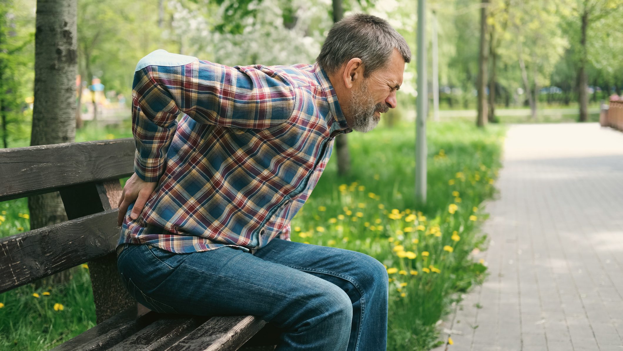 derékfájás, betegség, súlyos betegség, tünetek