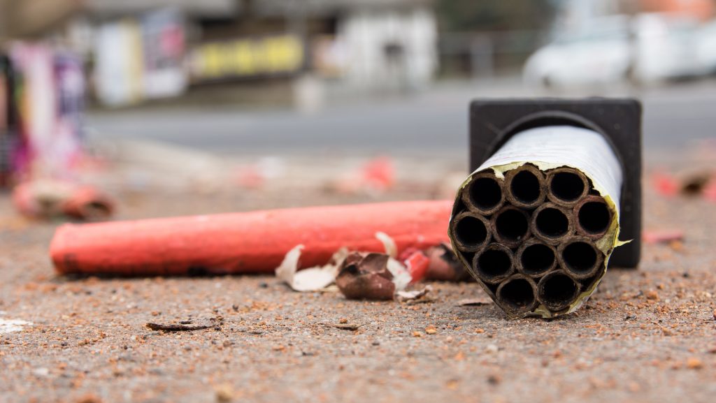 Aknába esett pónit mentettek és számos tüzet megfékeztek a tűzoltók szilveszterkor