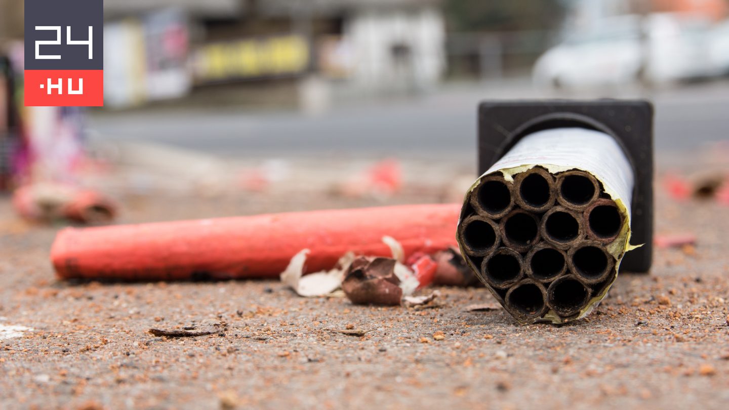 Aknába esett pónit mentettek és számos tüzet megfékeztek a tűzoltók szilveszterkor