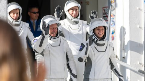 A Crew-11 űrhajósai a felszállás előtt.