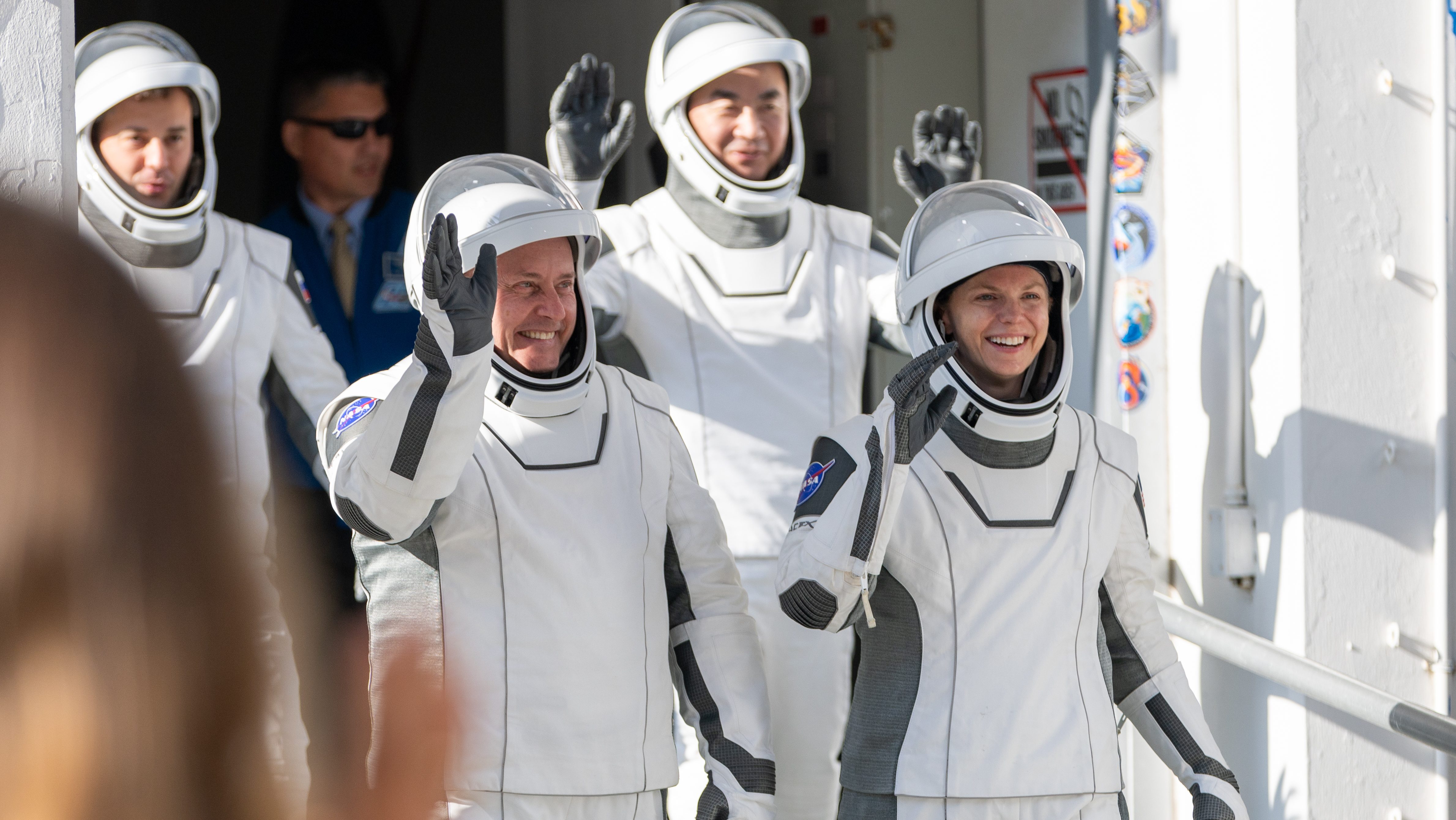 A Crew-11 űrhajósai a felszállás előtt.