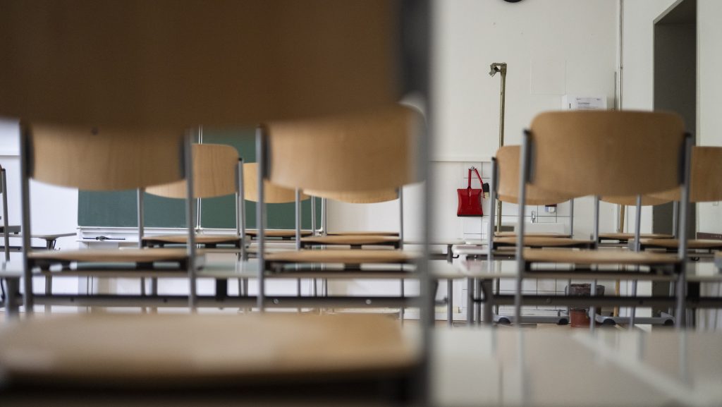 „A diákok ne induljanak el az iskolába” – néhány iskola átáll online oktatásra pénteken és szombaton az időjárás miatt