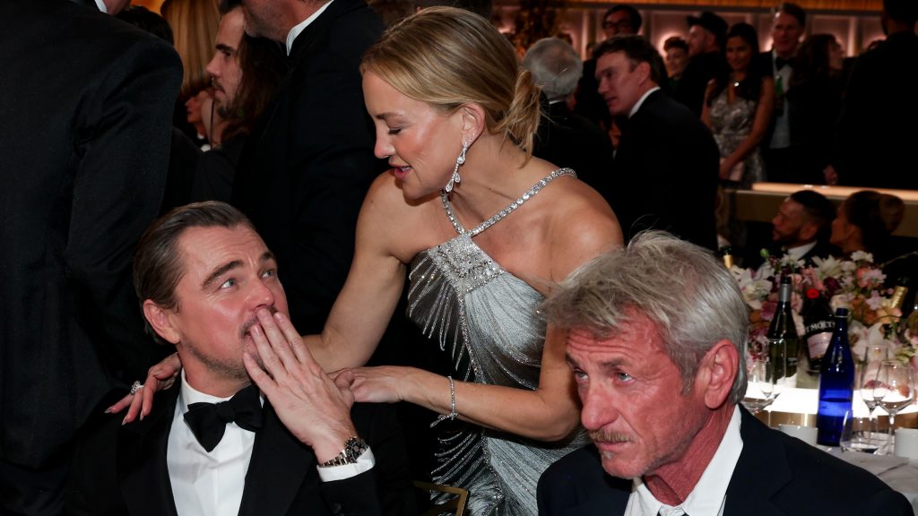 Golden Globe 2026: Leonardo DiCapriót pont vette a kamera, mikor valakinek furcsa dolgokat üzent