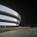 A cortinai építkezés, amelyre a biztonsági őr vigyázott.