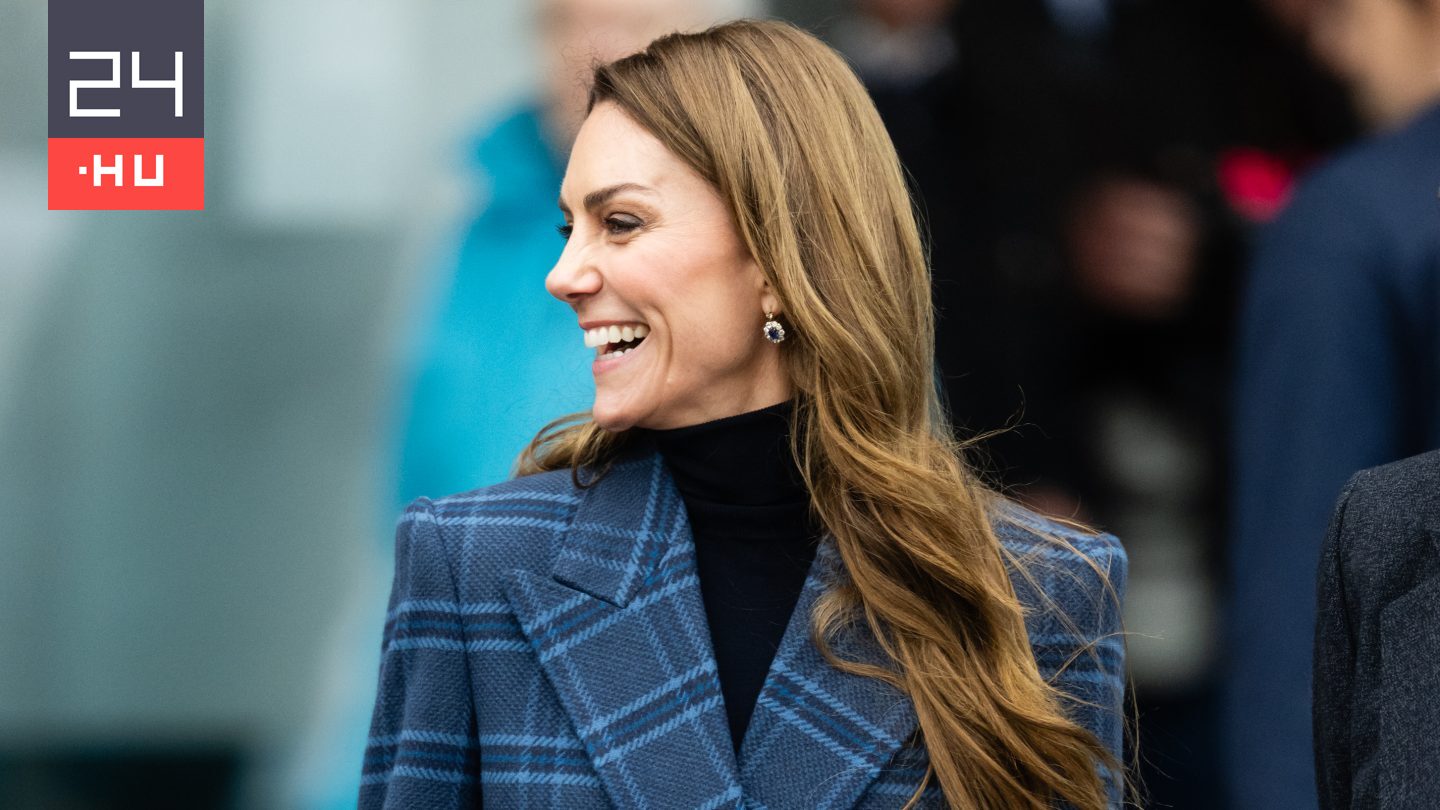 Katalin hercegné divattervezőnek állt: saját tervezésű kabátban lépett a tömeg elé