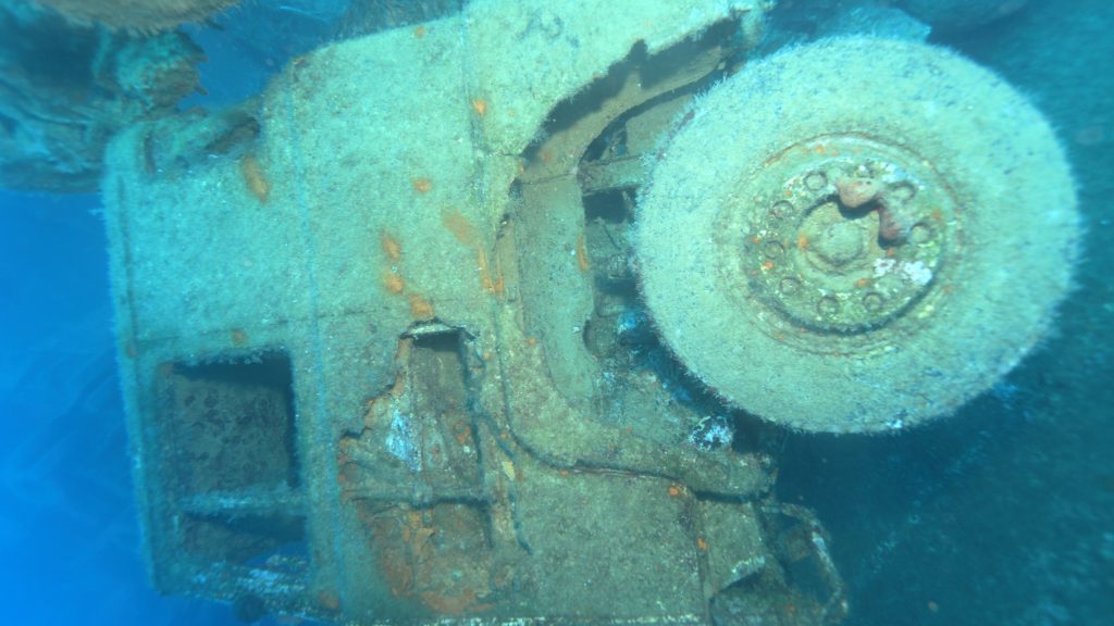 Magyar kamionok is fekszenek a Földközi-tenger mélyén, egyikükben még az ebéd is visszavárja a sofőrt