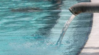 termálfürdő medence