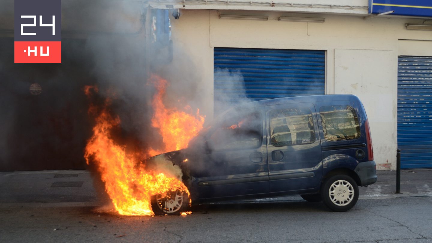 Haragudott a rokonaira, felgyújtotta a kocsijaikat