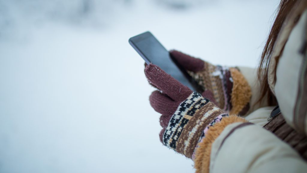 Így védhetők a telefonok a téli időjárásban