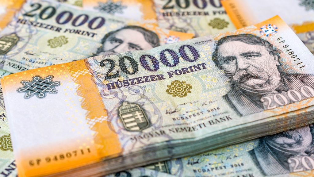 Kiderült: nem létező keretből fizetné a kormány a közszolgák egymilliós otthontámogatását