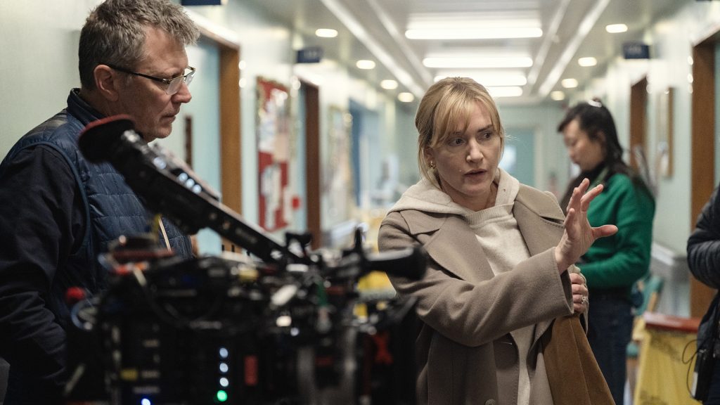 Kate Winslet első rendezésében túláradnak az érzelmek, mégis csak a felszínt kapargatja