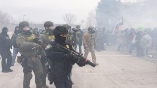 Az idegenrendészet ügynökei összecsapnak a tüntetőkkel minneapolisban