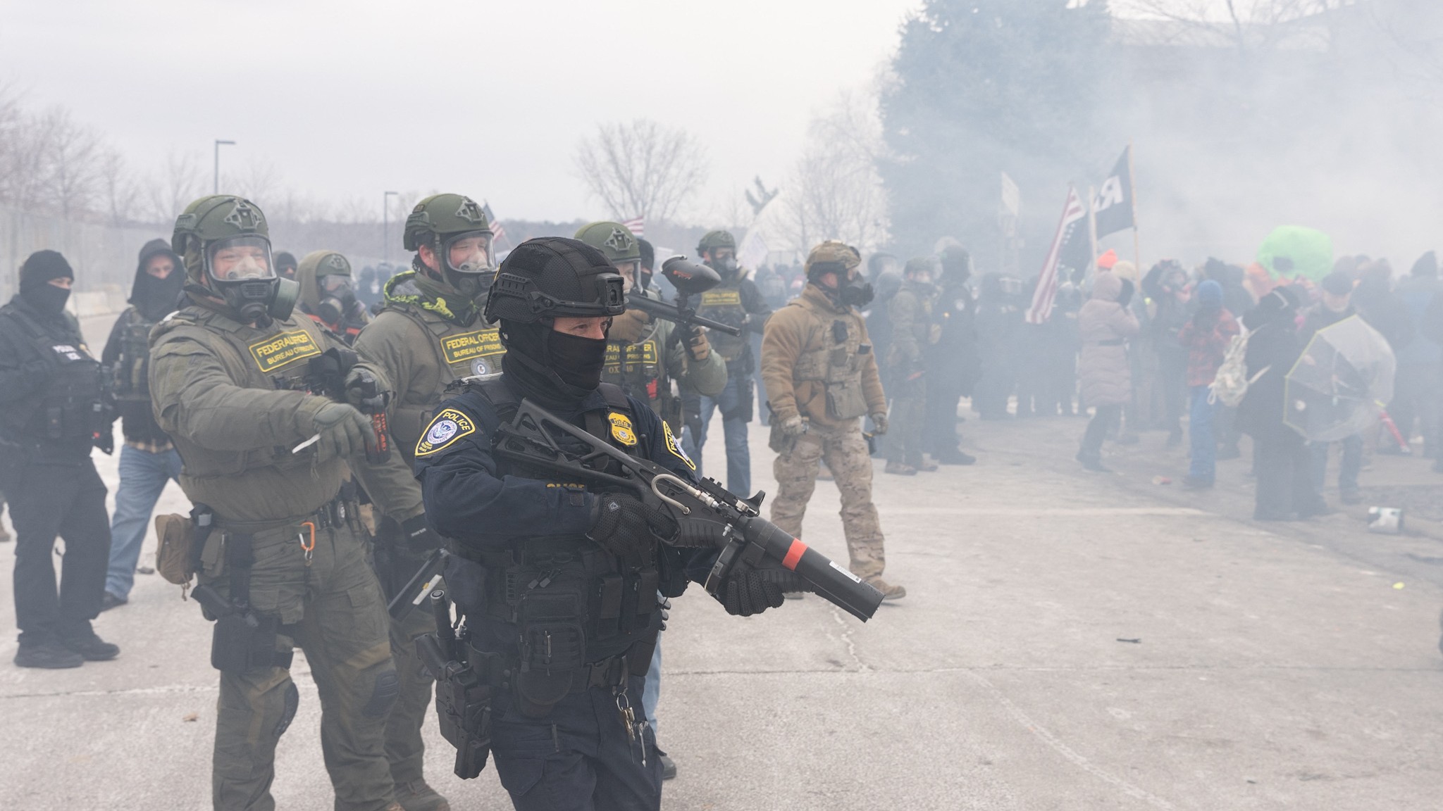 Az idegenrendészet ügynökei összecsapnak a tüntetőkkel minneapolisban