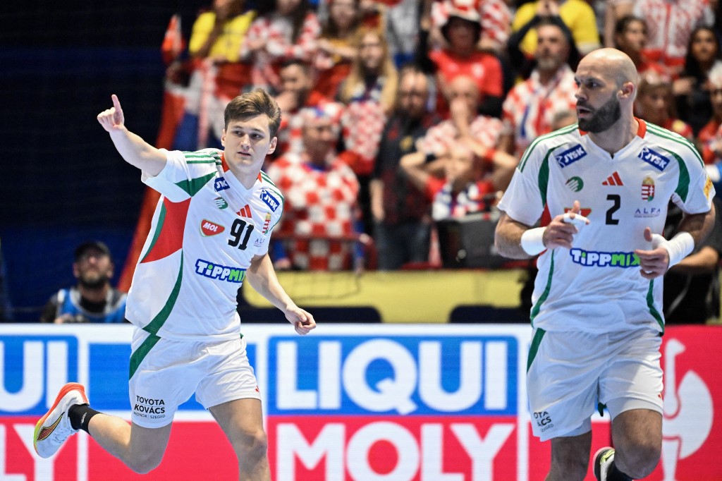 Kézi-Eb: ezzel a mutatóval nehéz is lett volna a nyolc közé kerülnie a magyar válogatottnak 1 A magyar válogatott Imre Bence (balra) és Sipos Adrián a horvátok elleni mérkőzésen.