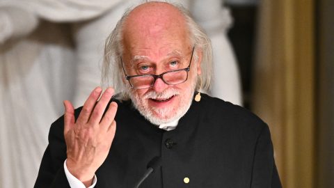 Krasznahorkai László megtartja Nobel-beszédét Stockholmban.