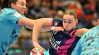 Kukely Anna (j), a Mosonmagyaróvár és Jana Leonie Scheib (b), a német Thüringer játékosa a női kézilabda Európa-liga A csoportjának első fordulójában játszott Motherson Mosonmagyaróvári KC - Thüringer HC mérkőzésen a mosonmagyaróvári UFM Arénában 2026. január 11-én.