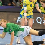 Linn Blohm (elöl, k), a Győr, valamint Suzanne Wajoka (b), Tyra Axnér (k) és Xenia Smits (j), a Metz játékosai a női kézilabda Bajnokok Ligája A csoportjának 6. fordulójában a Győri Audi ETO KC - Metz HB mérkőzésen a győri Audi Arénában 2025. november 1-jén.