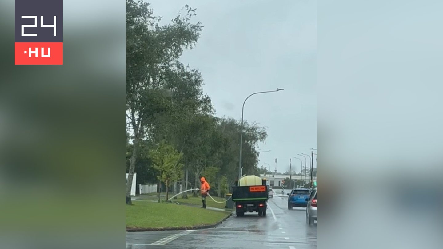 Napok óta szakadó esőben locsoltatott fákat az önkormányzat Új-Zélandon
