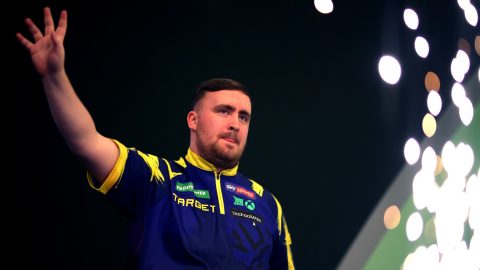 Luke Littler a londoni dartsvilágbajnokság negyeddöntőjében.
