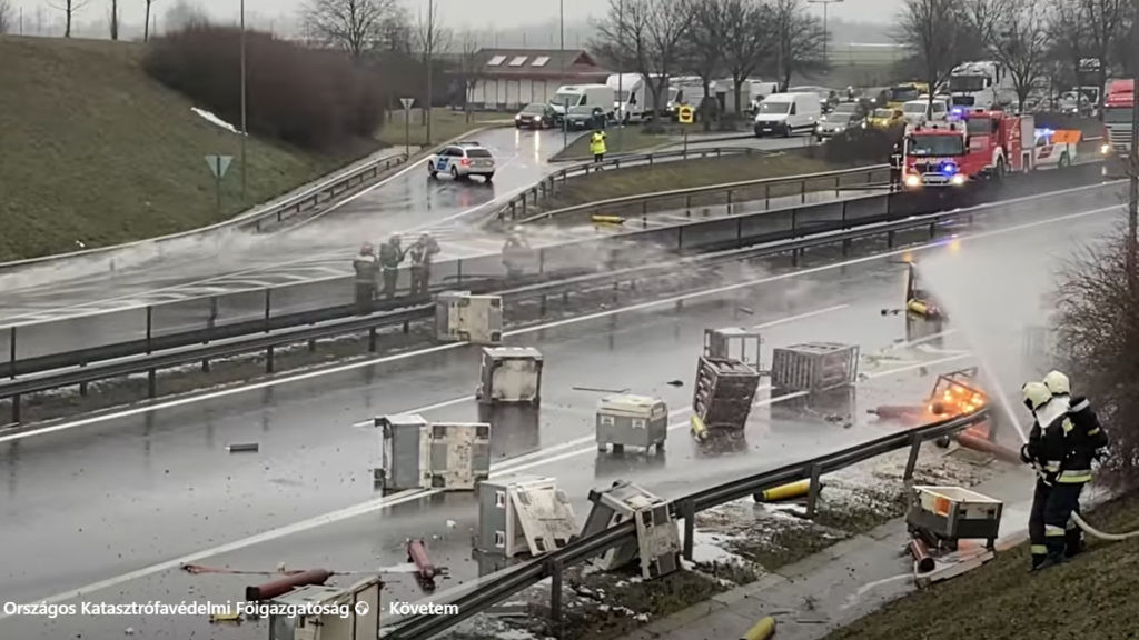 Videó: mesterlövész lőtte ki az M6-os autópályán elszabadult gázpalackokat