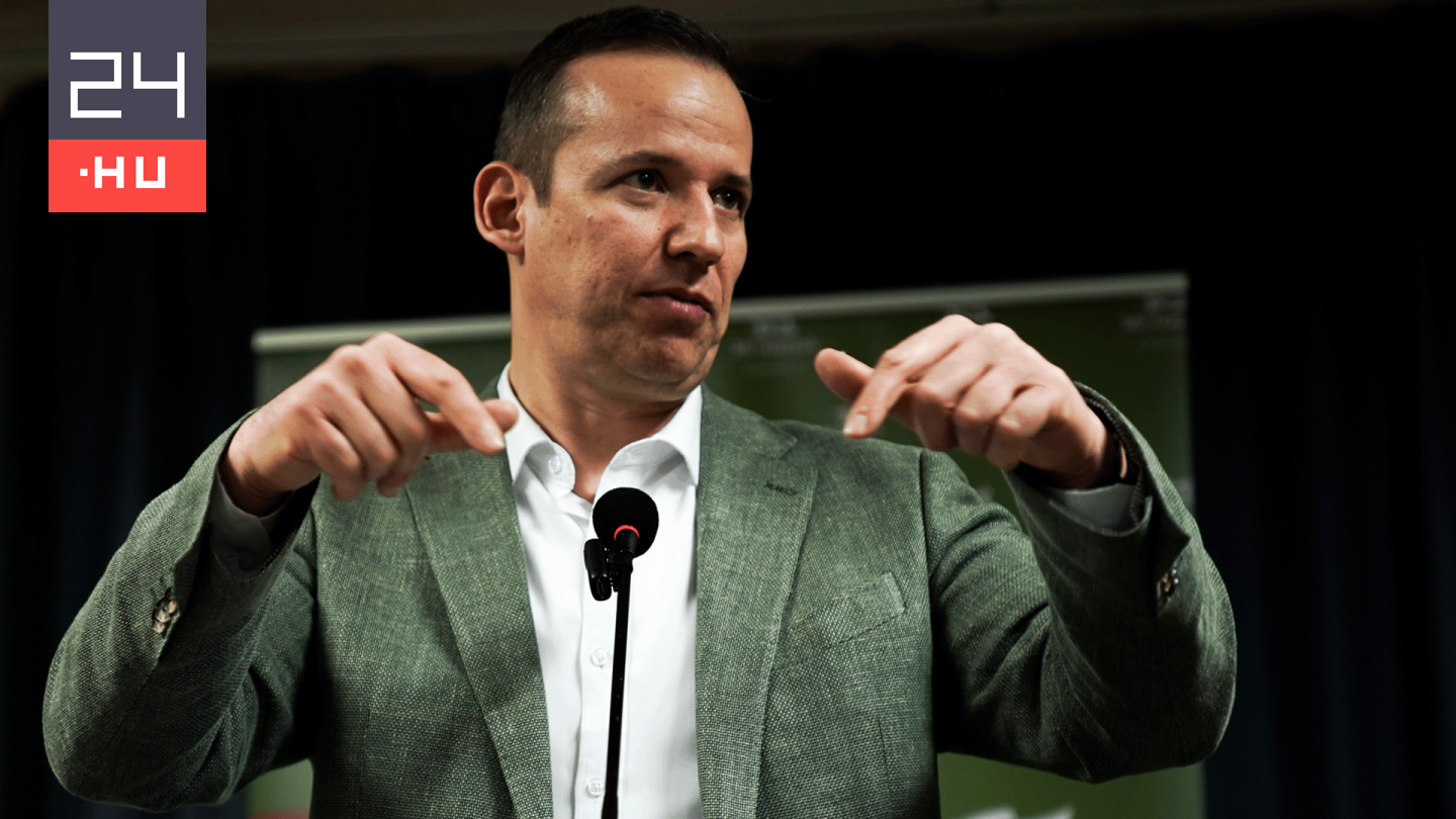 Toroczkai: Aki nem lesz első áprilisban, letérdel