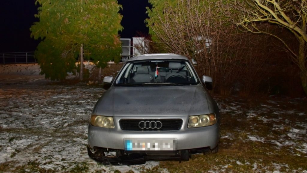 Ötéves gyerekkel a hátsó ülésen ellopott egy Audit két kamasz