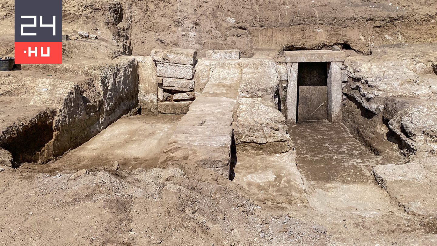 2400 éve lezárt sírkamrákat nyitottak fel a régészek