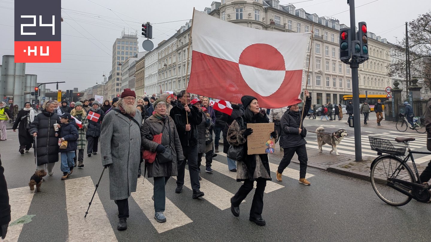„El a kezekkel Grönlandtól”: Képeken a Trump fenyegetései elleni tüntetés Dániában