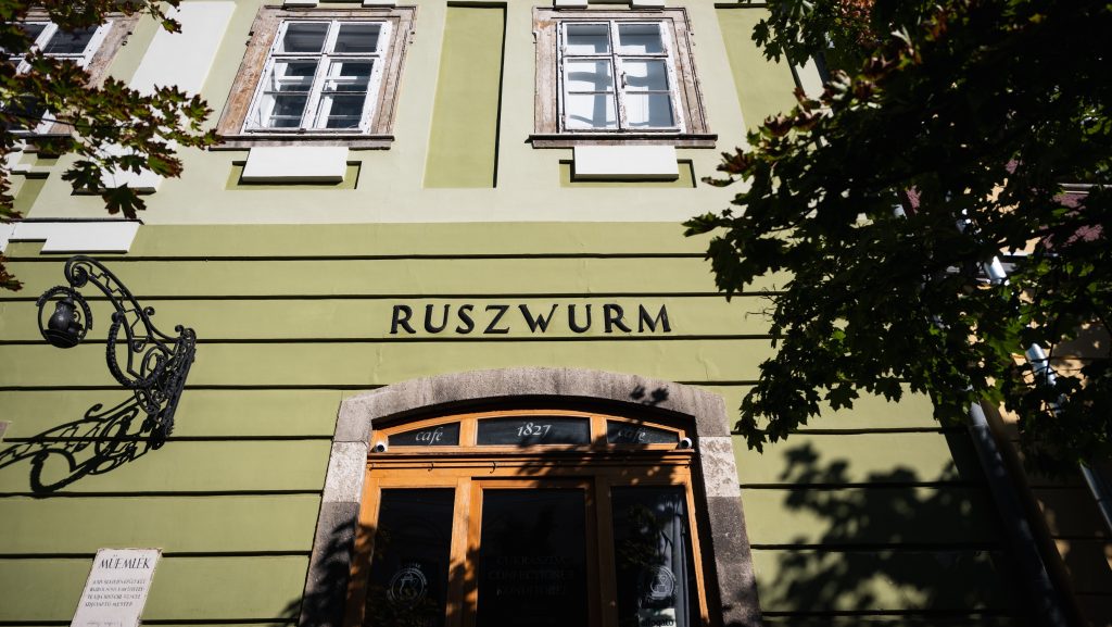 Bizonytalan, mikor nyithat újra az ikonikus budai cukrászda