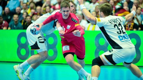 17 January 2026, Denmark, Herning: Handball: European Championship, Serbia - Germany, preliminary round, Group A, match day 2, Jyske Bank Boxing. Stefan Dodic (M, Serbia) is defended by Johannes Golla (l, Germany) and Franz Semper (Germany). Photo: Sina Schuldt/dpa