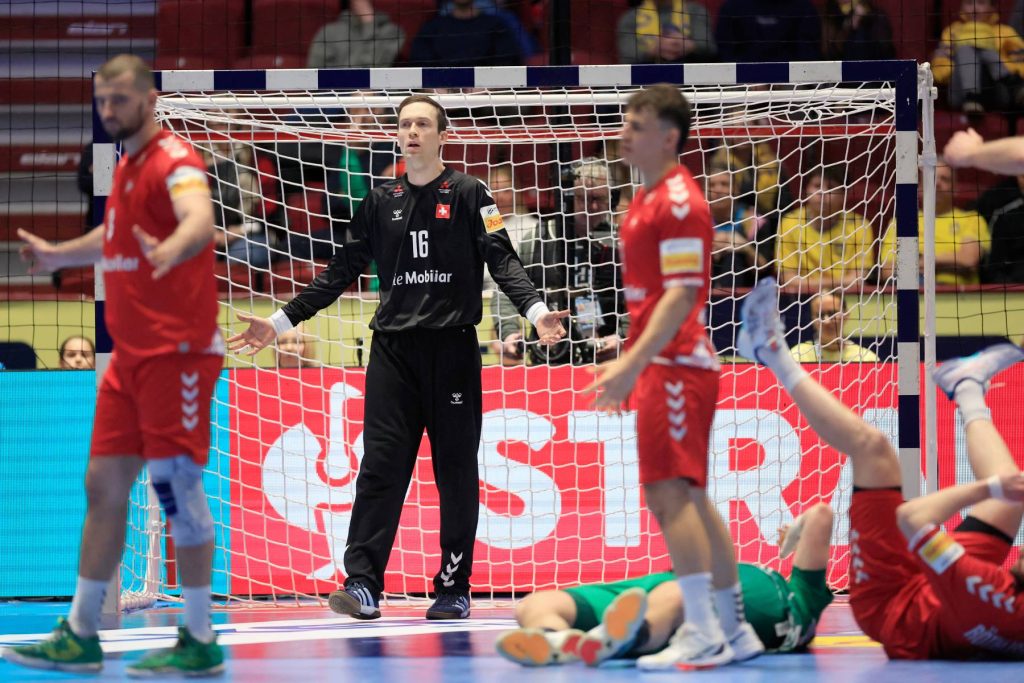 Svájc nagyon csalódott, hogy nem tudta elintézni a magyar kézilabda-válogatottat 1 Switzerland's goalkeeper #16 Nikola Portner reacts during the men's EHF Euro 2026 main round handball match Switzerland v Hungary in Malmoe, Sweden, on January 23, 2026.