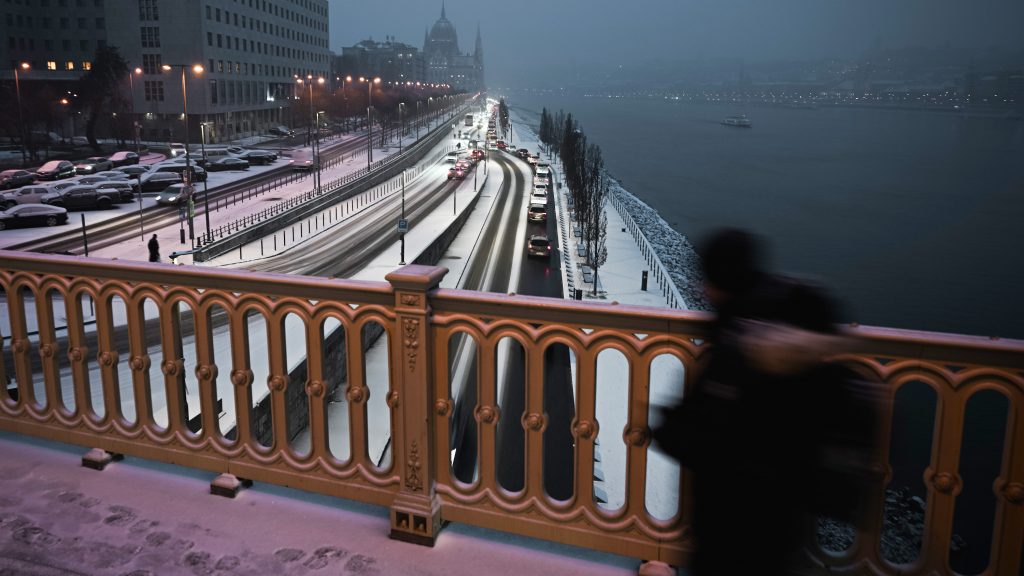 Rászakadt a hó Budapestre