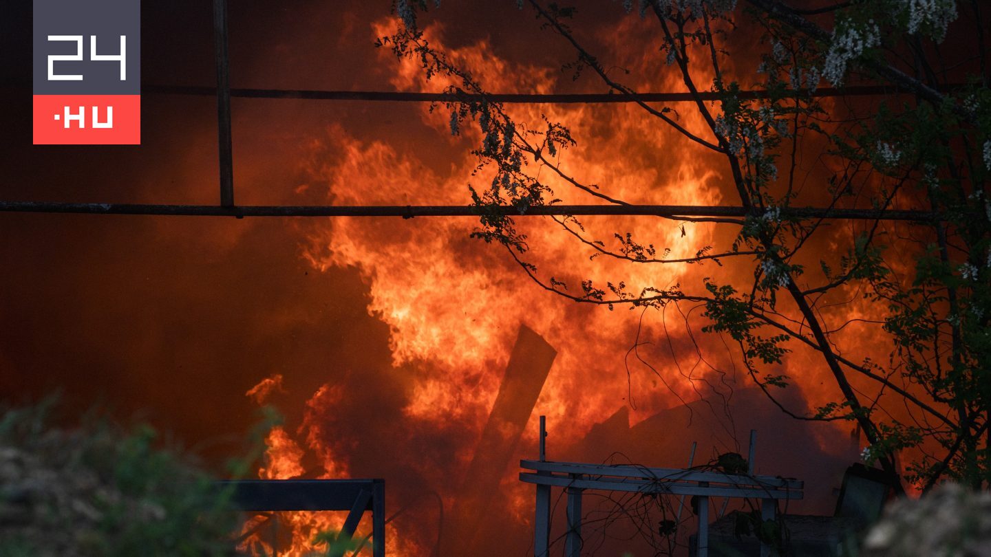 Tizenhét embert menekítettek ki egy égő társasházból Lábatlanban