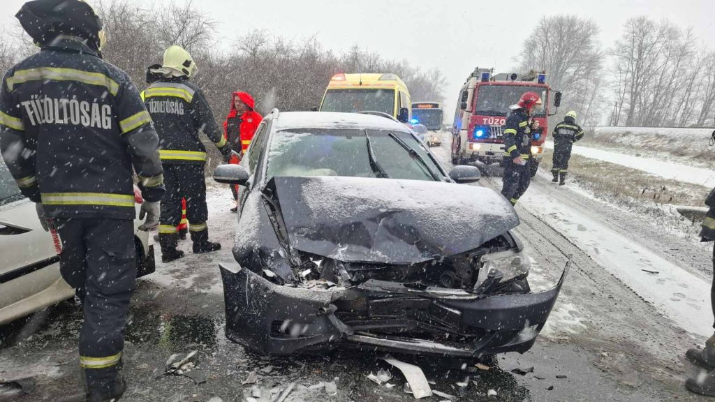 Vasárnap sűrű napja volt a tűzoltóknak