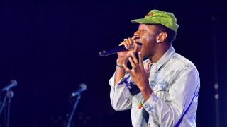 Tyler, The Creator a színpadon rappel