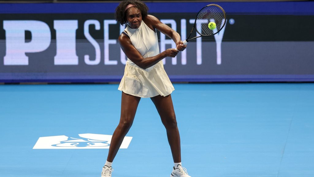 Venus Williams visszatér az Australian Openre, egyből rekordot dönt, ahogy pályára lép