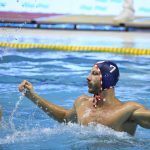 Selley-Rauscher Domonkos, a Vasas (b) és Zalánki Gergő, az Olimpiakosz játékosa a férfi vízilabda Bajnokok Ligája csoportkörének második fordulójában játszott VasasPlaket - Olimpiakosz mérkőzésen a Komjádi Uszodában 2025. október 28-án.