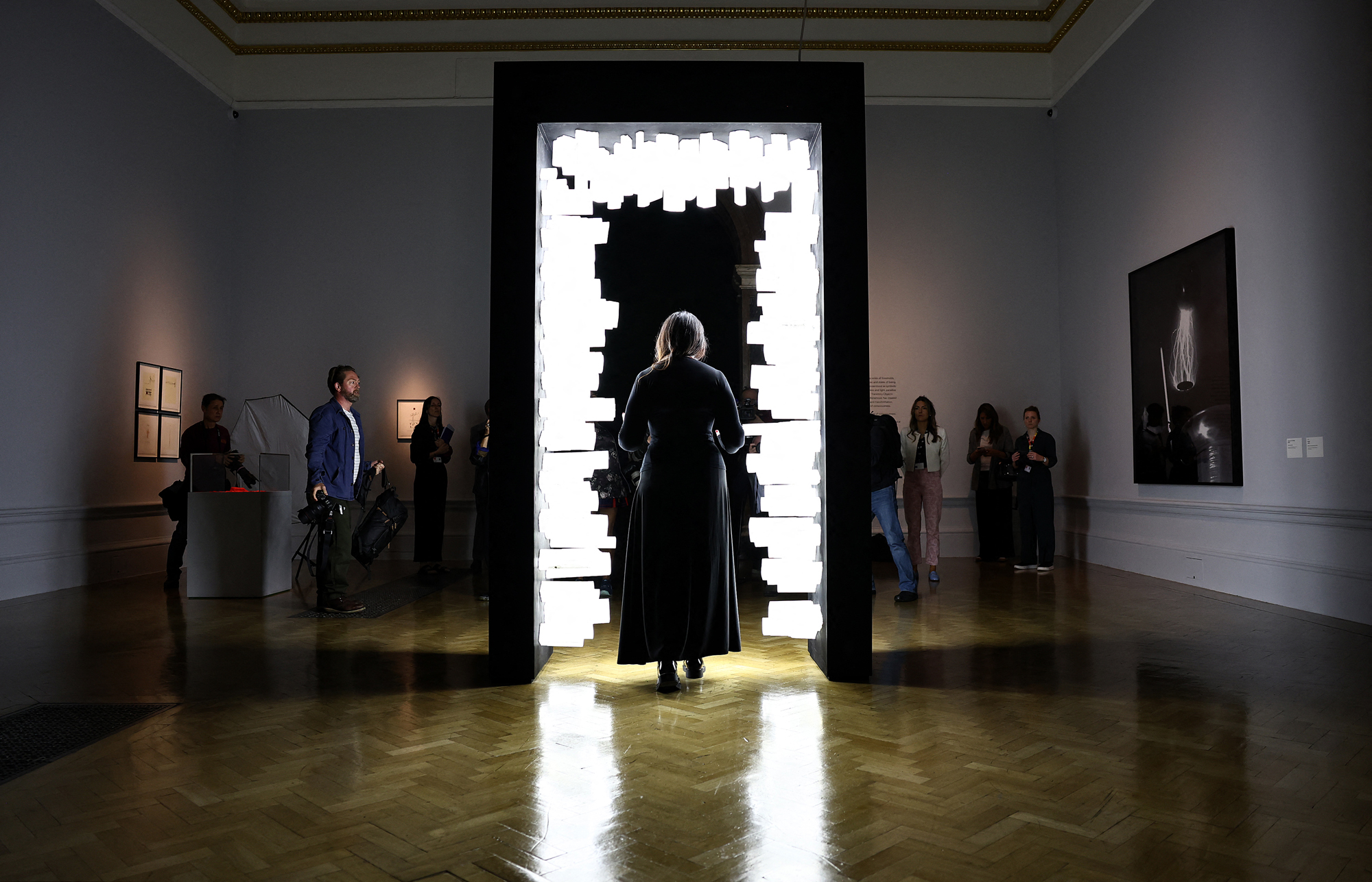 Mi értelme átfurakodni két meztelen ember között, hogy egy önveszélyes nő telekiabálhassa a fejünket? 4