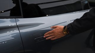 Egy Zeekr X7 elektromos autó rejtett kilincse.