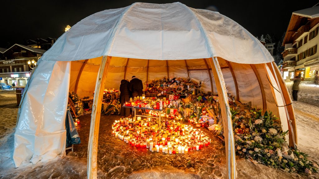 Tűz volt a svájci diszkótűz áldozatainak emelt emlékhelyen