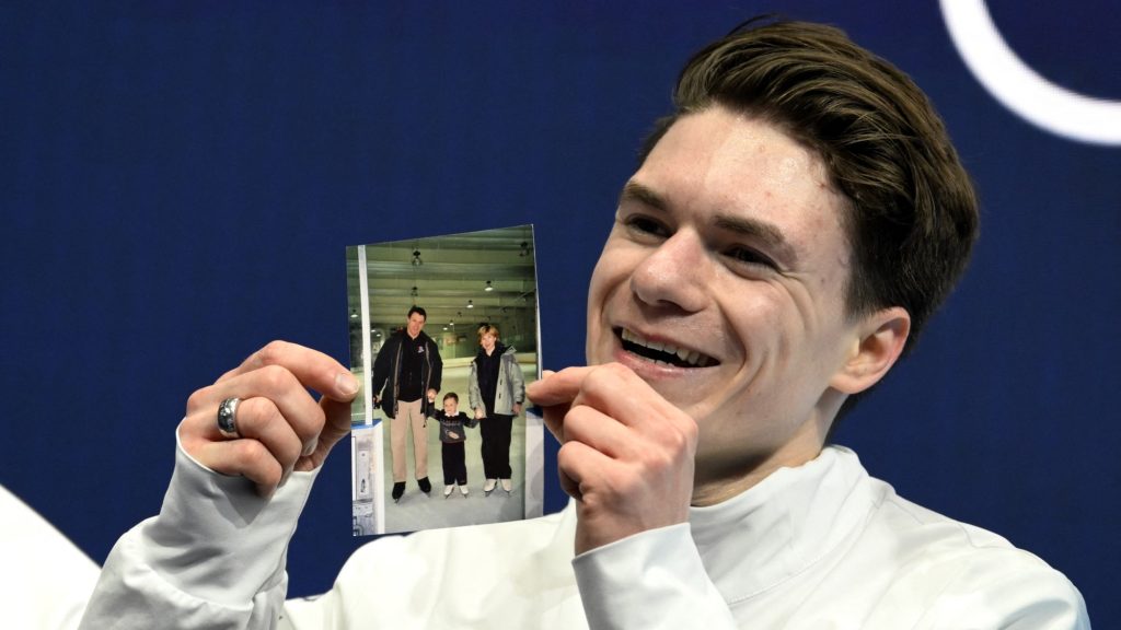 Repülőgép-szerencsétlenségben elhunyt szüleire emlékezett az amerikai műkoris az előadása után