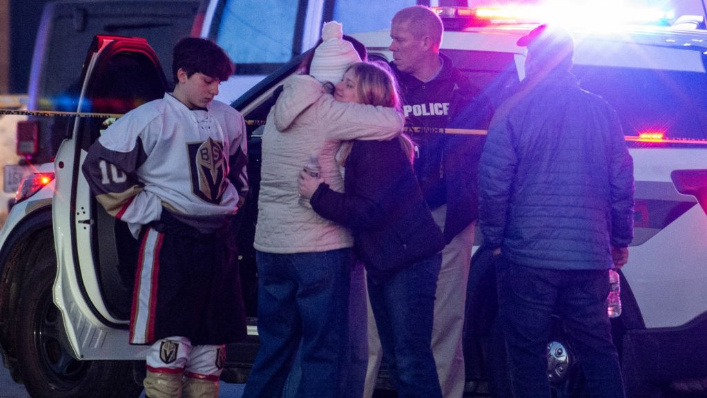 Egyik gyerekét és korábbi feleségét ölte meg egy férfi egy középiskolai hokimeccsen