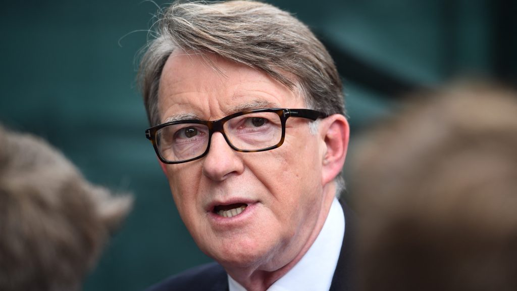 Epstein-iratok: letartóztatták Nagy-Britannia volt washingtoni nagykövetét