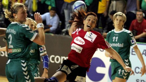 Valentina Radulovic (középen) a Slagelse játékosaként.