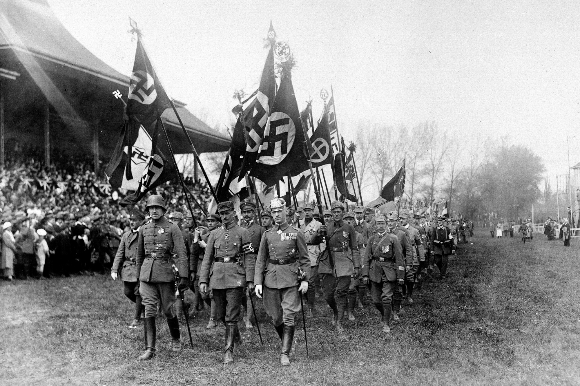 „Azt hitték, irányíthatják Hitlert és a nácikat – ez lett a történelem egyik legnagyobb tévedése” 2