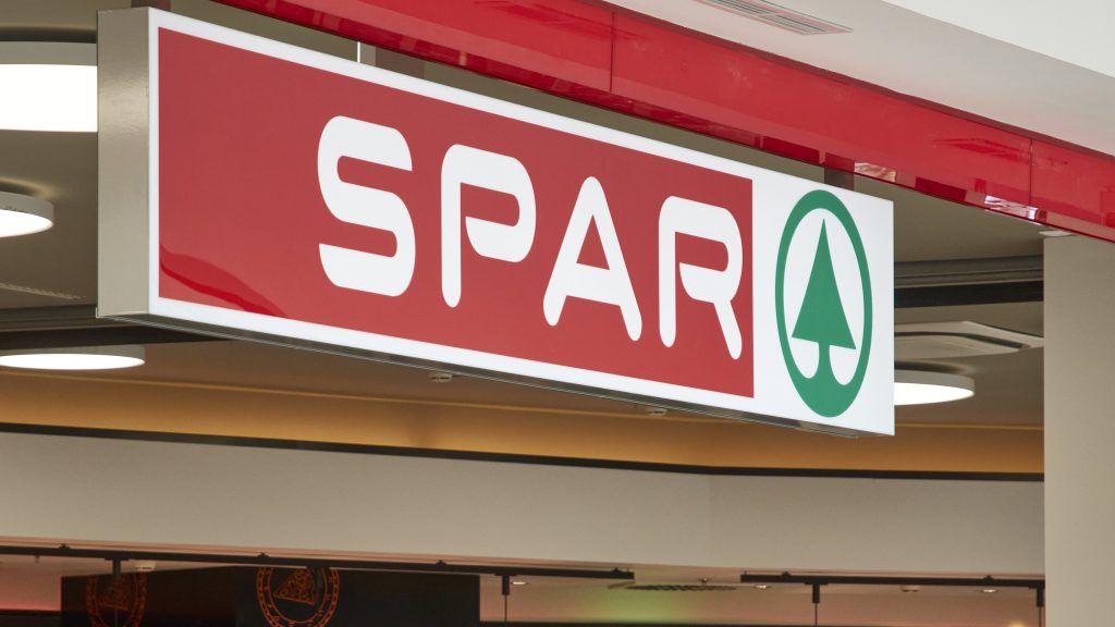 Kormányzati különadókra hivatkozva zár be az oroszlányi SPAR, a fideszes országgyűlési képviselő mostantól nem jár a multihoz vásárolni