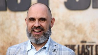 Craig Mazin rendező.